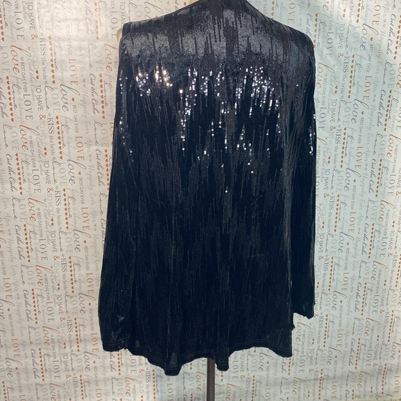 Beautiful blouse - Picture 6 of 9